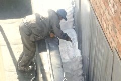 Заливка ППУ у стінову порожнину