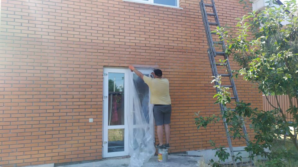 Підготовка об’єкта до утеплення пінополіуретаном. Гідрофобізація стін. Захист вікон від напила